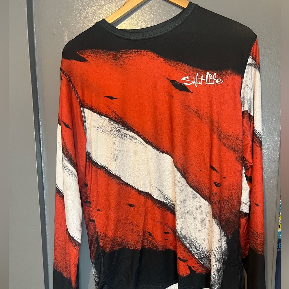 Salt Life Black, Red and White Tee Size Small